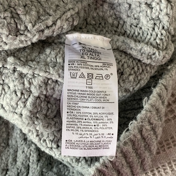 Old Navy soft chunky sweater with narrow wrist detail - Picture 3 of 7